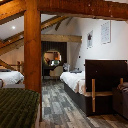 Luxury With Jacuzzi Apartment *