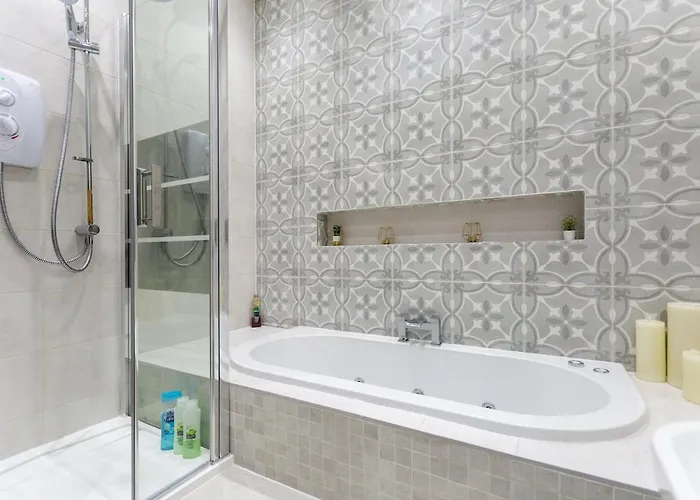 Апартаменты Luxury With Jacuzzi