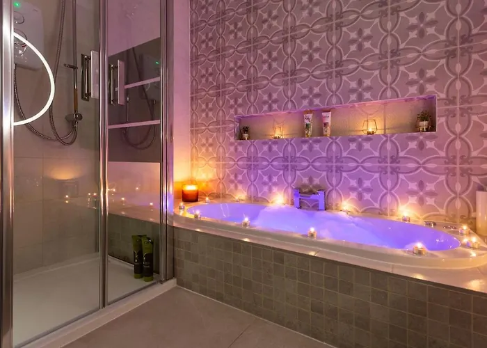 Luxury With Jacuzzi Апартаменты *