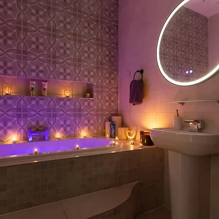 Lägenhet Luxury With Jacuzzi