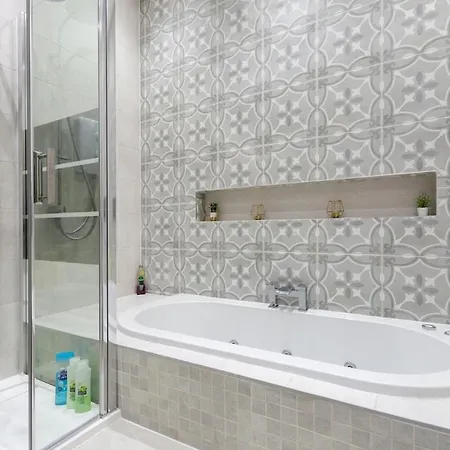 Lägenhet Luxury With Jacuzzi