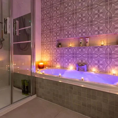 Luxury With Jacuzzi Lägenhet *